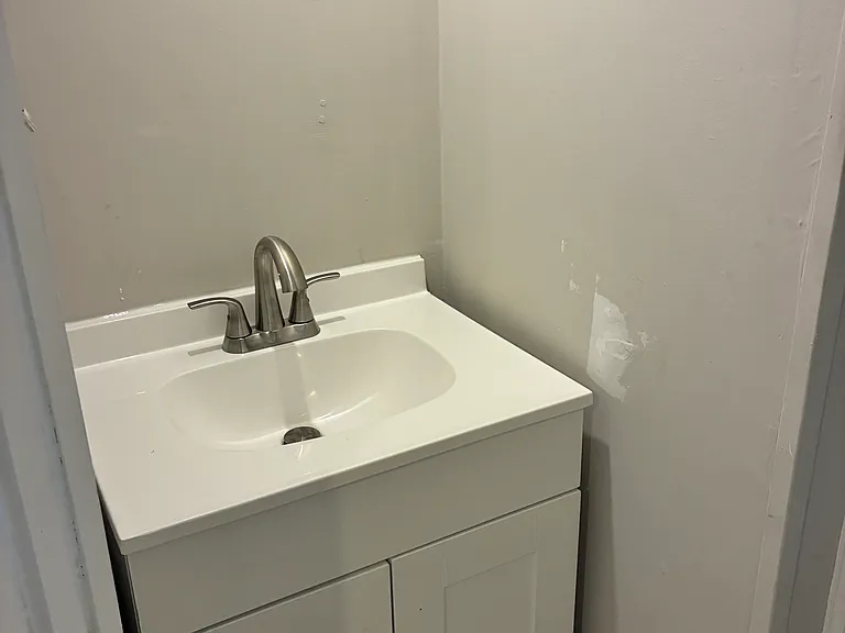 1421 Ridley Ave — Photo 6