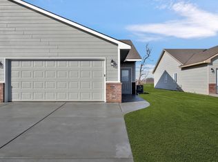 4869 N Hillside Ct, Wichita, KS 67219