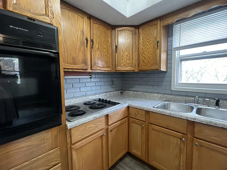 2230 Francis St — Photo 18