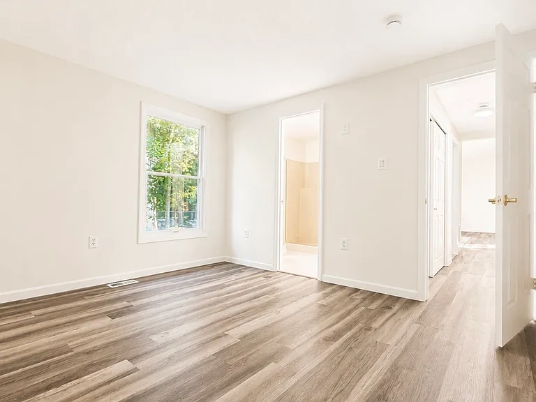 304 Lake Crystalbrook Dr — Photo 23