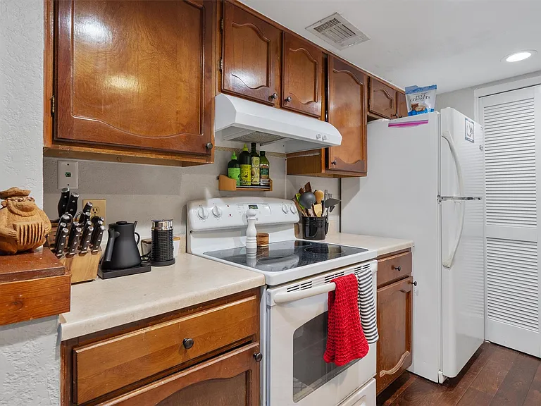 2414 Jones Rd — Photo 10