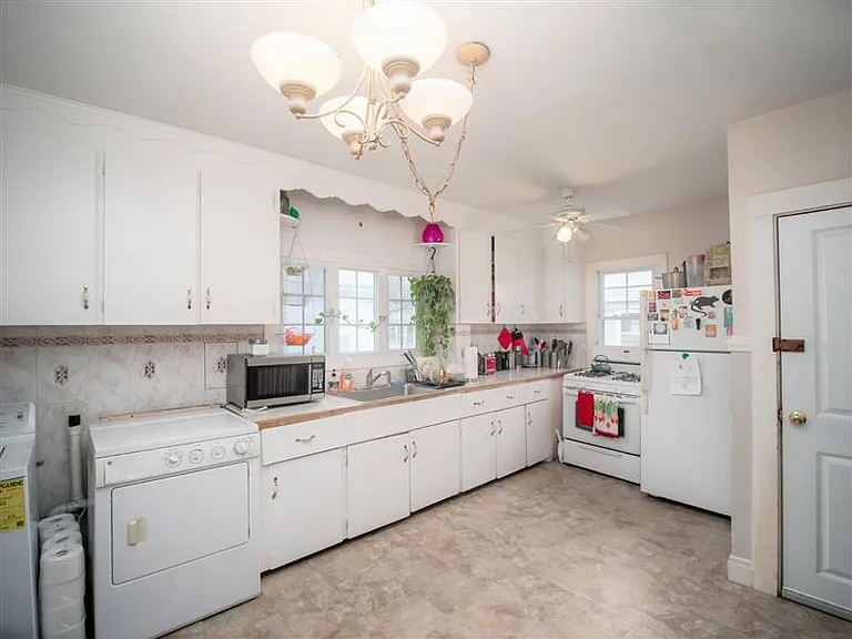 60 Powder House Blvd — Photo 5