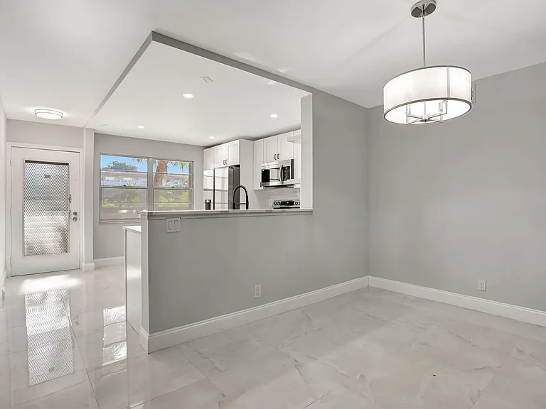 2202 Lucaya Bnd #G2 — Photo 11