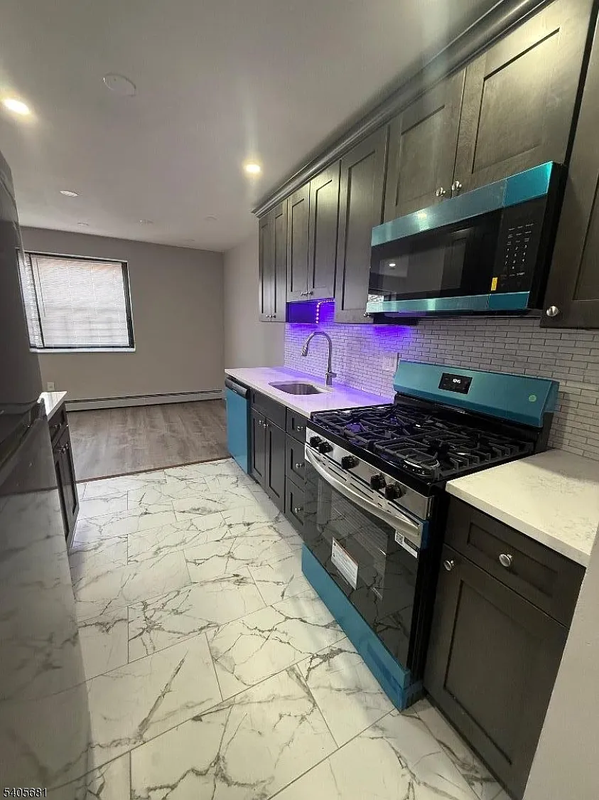 Building Photo - 168 Washington St #3C