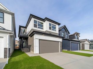 73 SE Royston Grv NW, Calgary, AB T3L0M3