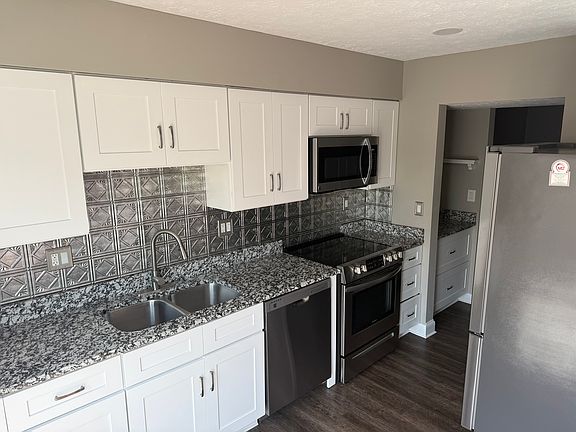 5th image of 1032 S Court St