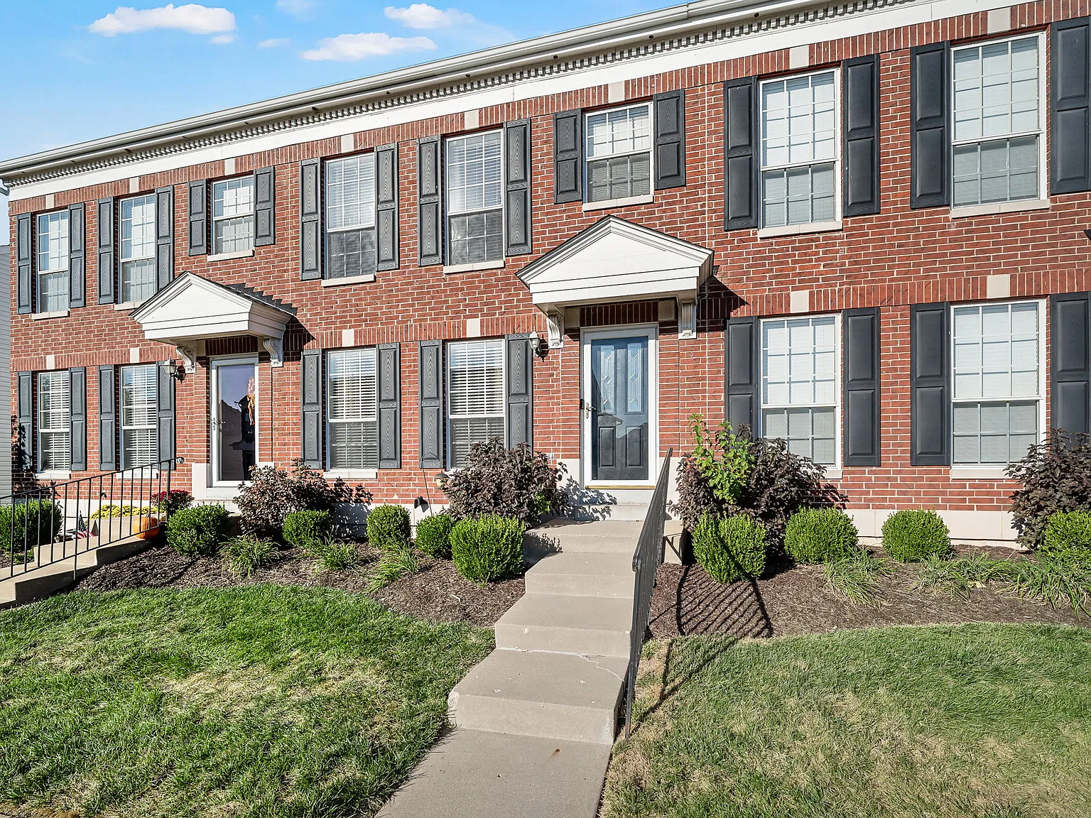 2 bed, 2.5 bath, 1260 sqft, $2,000 — Photo 1