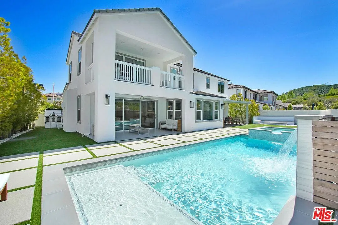 6 bed, 4289 sqft, $9,995 — Photo 1