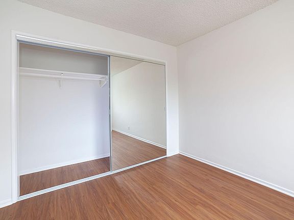 5th image of 555 Palm Dr #B