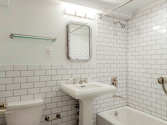 5th image of 10 E 13th St APT 3B