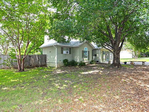 2nd image of 103 Marcia Pl