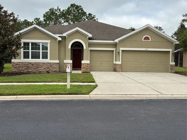 2319 Nesslewood Dr, Wesley Chapel, FL 33543