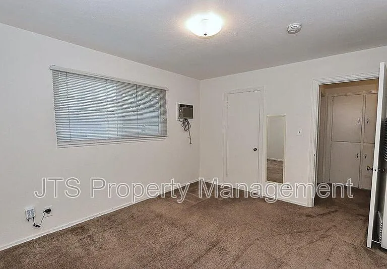 4439 V St #5 — Photo 13