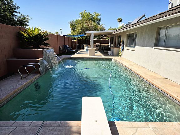 4th image of 2055 E Encanto St