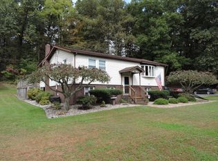 221 Becca Ln, Stroudsburg, PA 18360