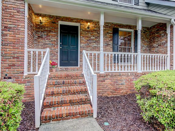 3rd image of 4525 Dartmoor Dr NE