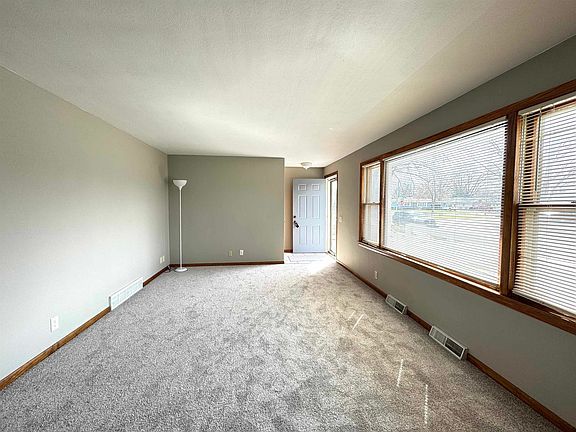 4th image of 2219 Kenwood Ave