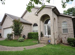 9719 Grandin Woods Rd, Jeffersontown, KY 40299