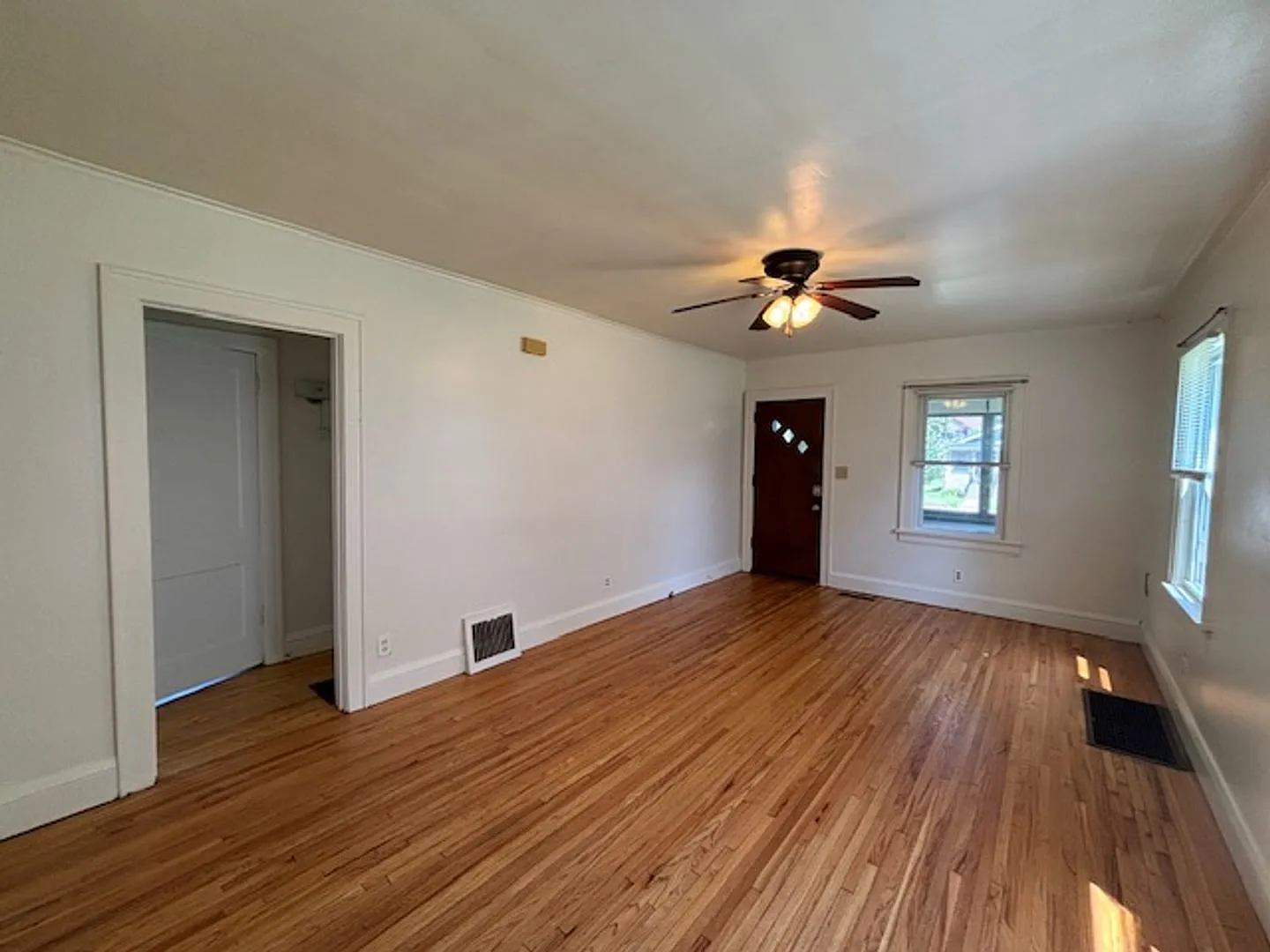 Charming 2+ Bedroom Single Family on a great St Paul street!! — Photo 4