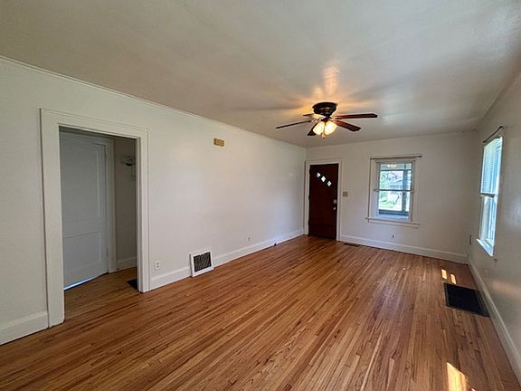 4th image of 988 Central Ave W