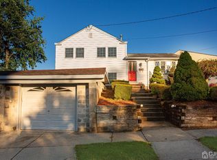 40 Haven Ter, Parlin, NJ 08859