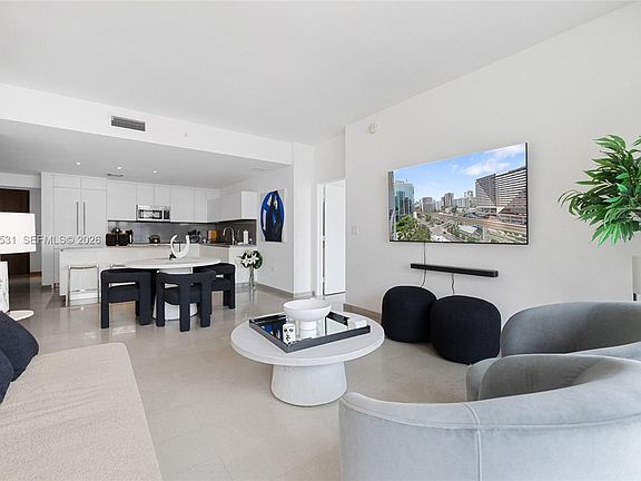 5th image of 88 SW 7th St APT 1010