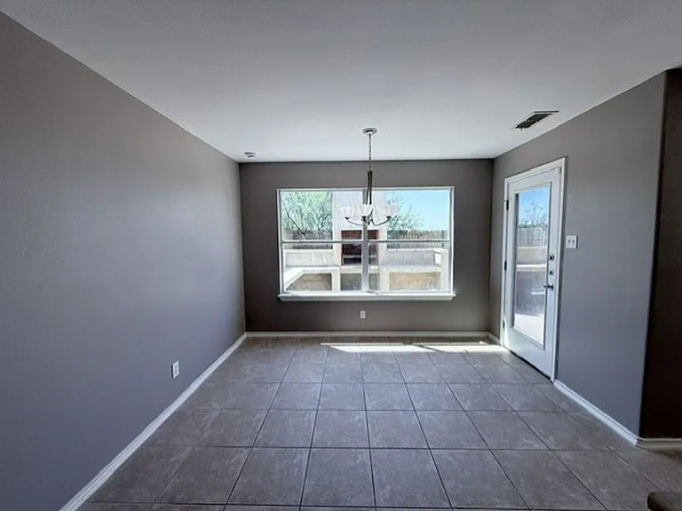 17525 Rock Port Rd — Photo 8