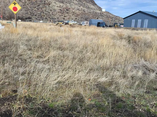 1208 Jordan St, Jordan Valley, OR 97910