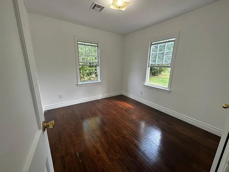 1476 Rancho Dr — Photo 5