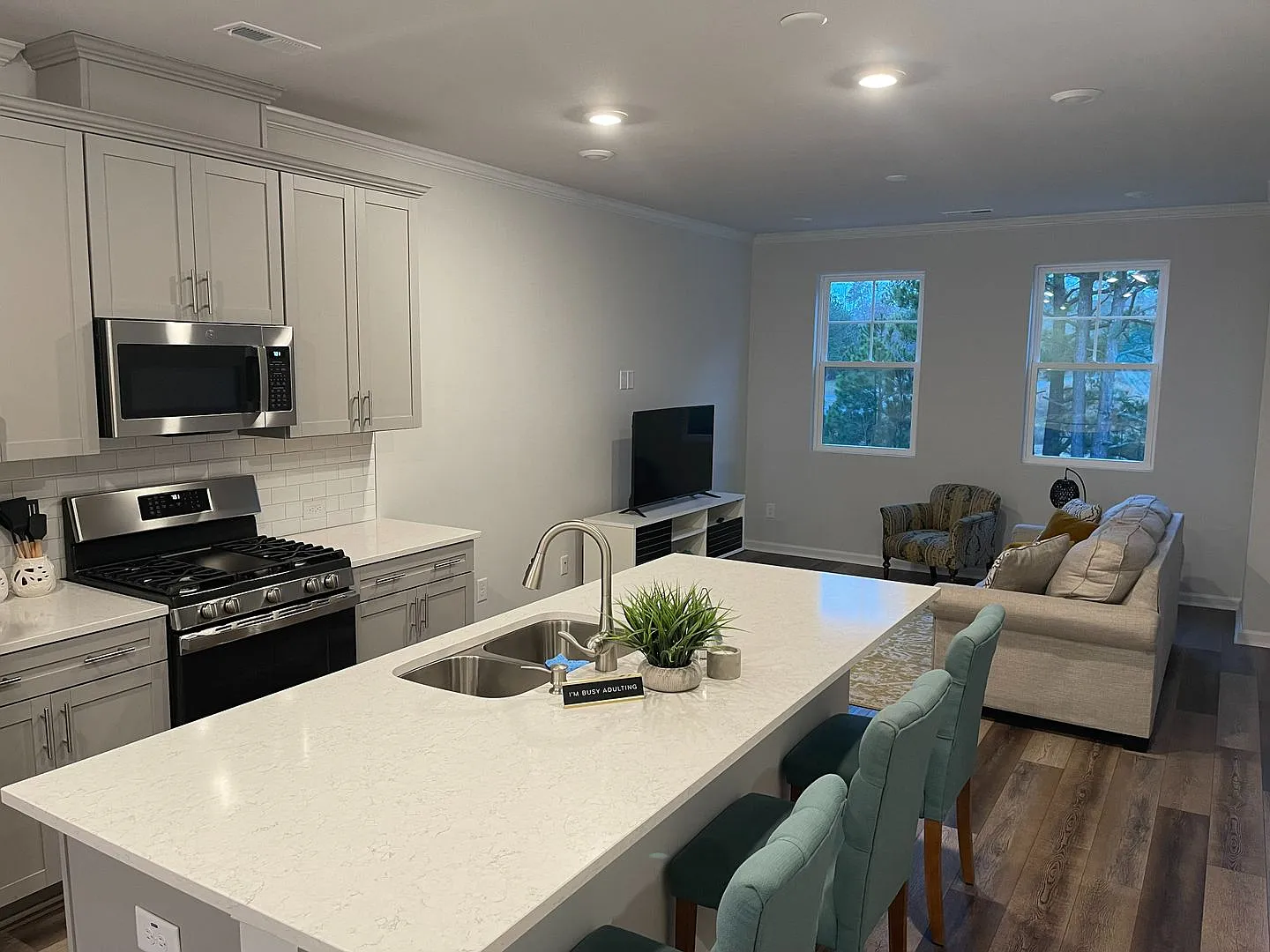 Room for Rent in 3 Bedroom Home — Photo 1