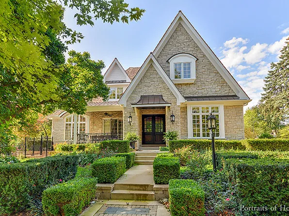 305 S Wright St, Naperville, IL 60540