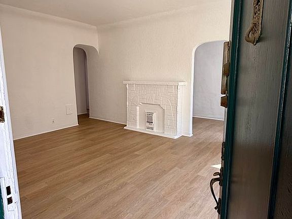 2nd image of 538 N Sycamore Ave #538