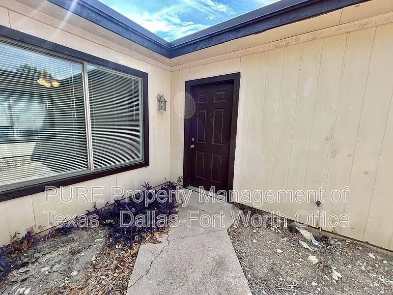 2 bed, 2.0 bath, 1064 sqft, $1,353 — Photo 2