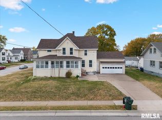 1604 N Division St, Davenport, IA 52804