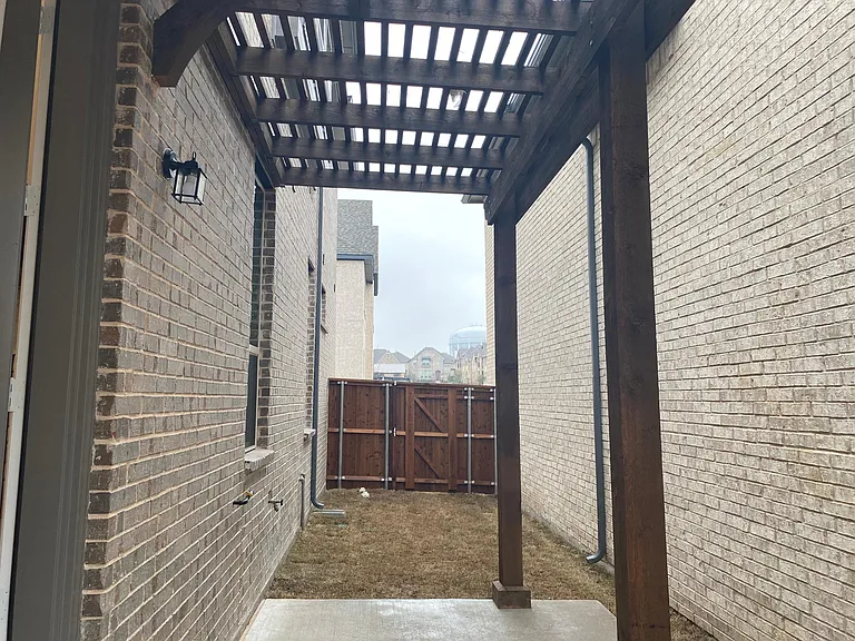 265 Golden Gate Dr — Photo 23