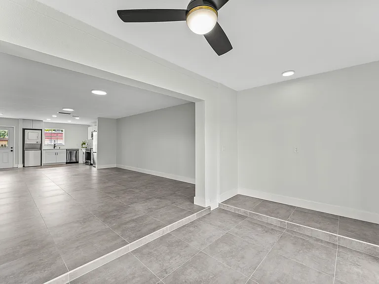 711 Laconia Cir #B — Photo 18