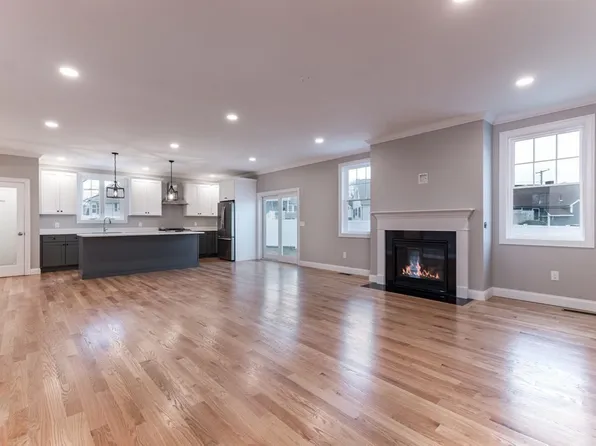 19 Karissa Lyn Ct, Somerset, MA 02726