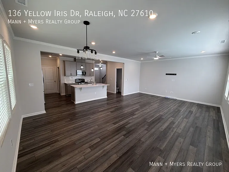 136 Yellow Iris Dr — Photo 8
