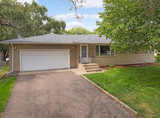 2109 Hand Ave, Roseville, MN 55113