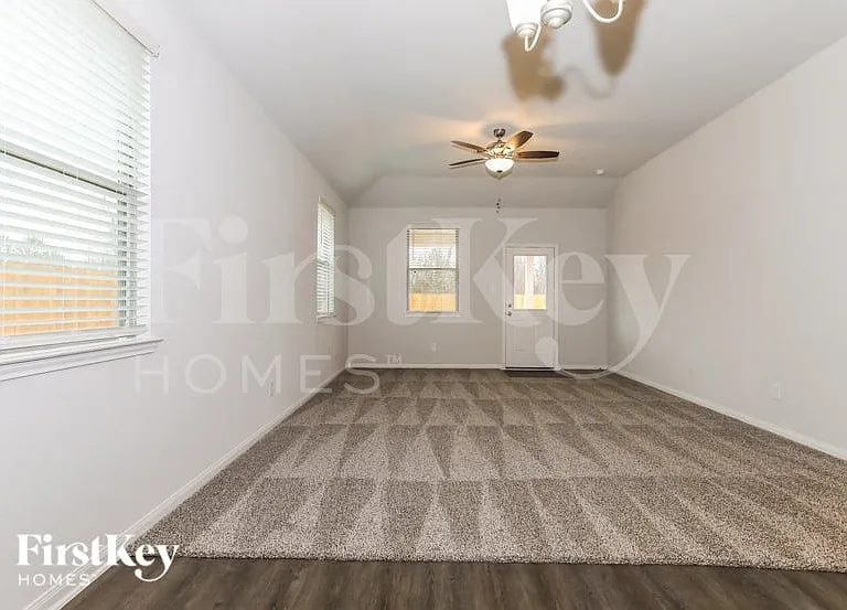 11012 Patriot Ct — Photo 2