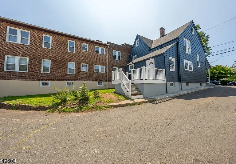 49-51 Caldwell Pl — Photo 9