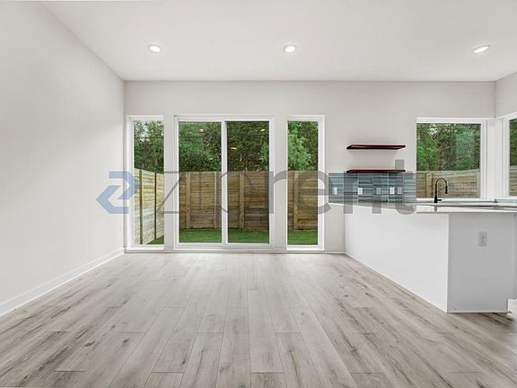2nd image of 2000 Riverside Farms Rd #9102