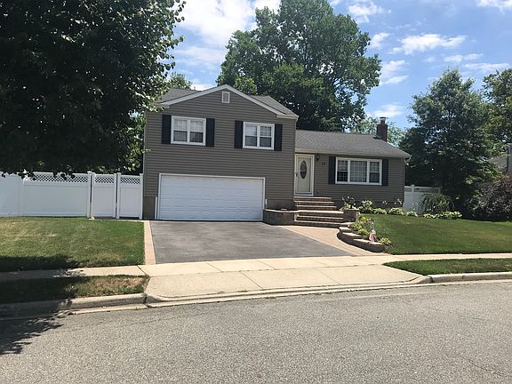 4th image of 26 Cranberry Ln