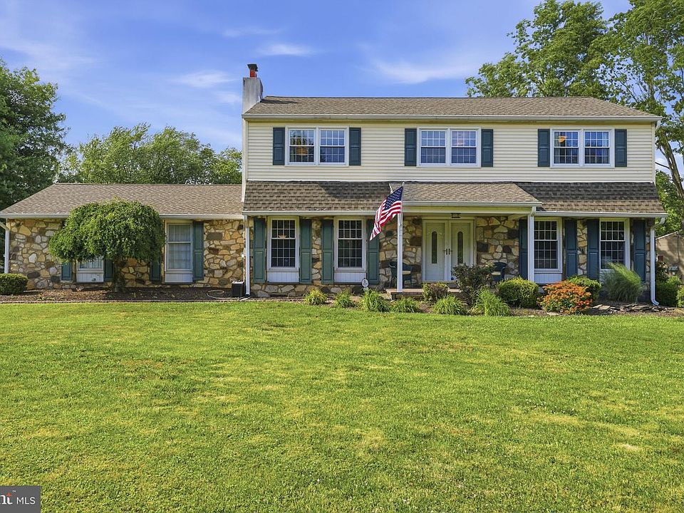 1st image of 7 Pebble Ridge Rd