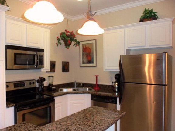 2nd image of 105 E Pompano St