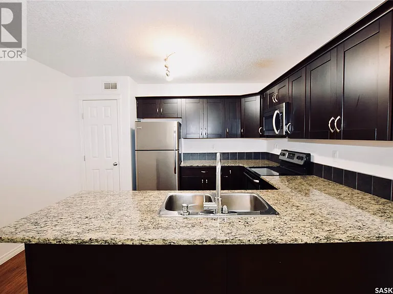 125 Willis Cres — Photo 9