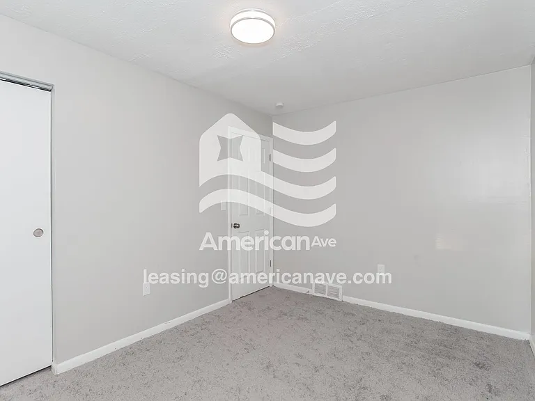 1467974_010_bedroom_14120741.jpg