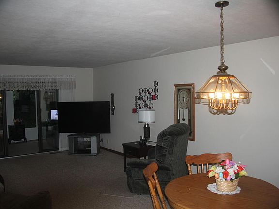 3rd image of 571 Appletree Dr #571