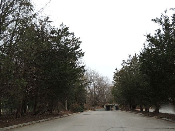 4th image of 21 Walden Pond Dr