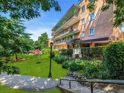 30 Barstow Road N #3C, Great Neck, NY, 11021